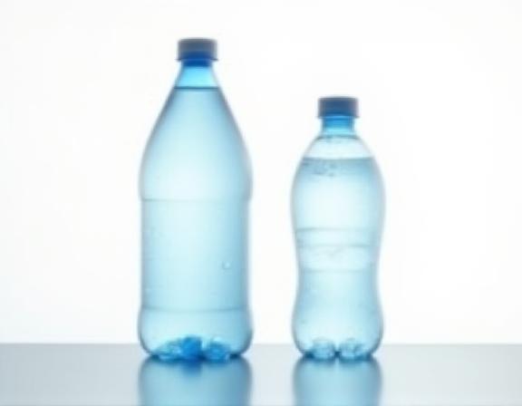 Comparison of 11L and 19L water bottles with reusable ecosystem labels